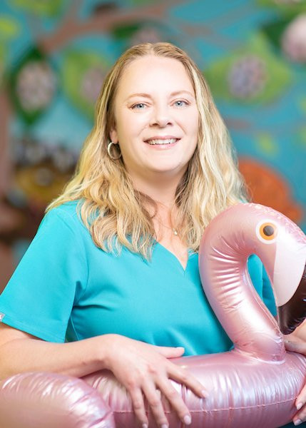 Jana with a flamingo